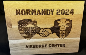 PLAQUE DECORATIVE "AIRBORNE CENTER"